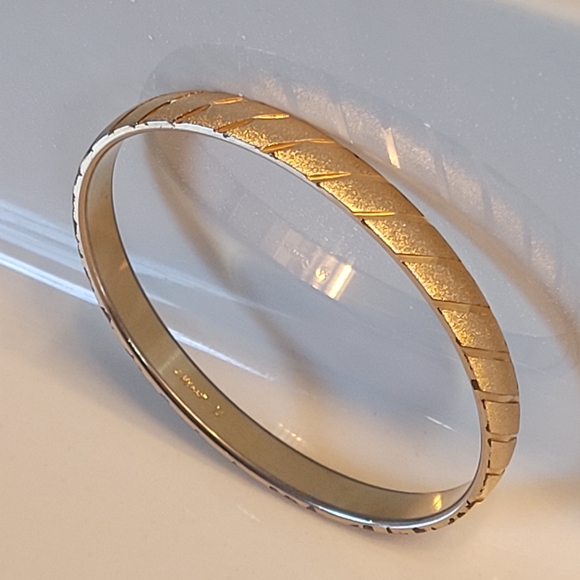 MONET Vintage Gold-tone Textured & Etched Stripes Bangle Bracelet M - Picture 4 of 7